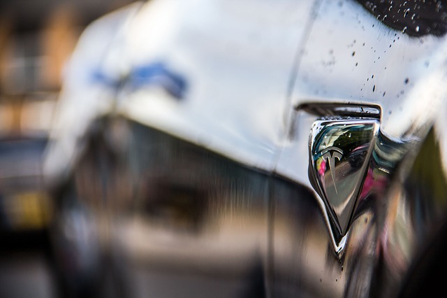 značka Tesla